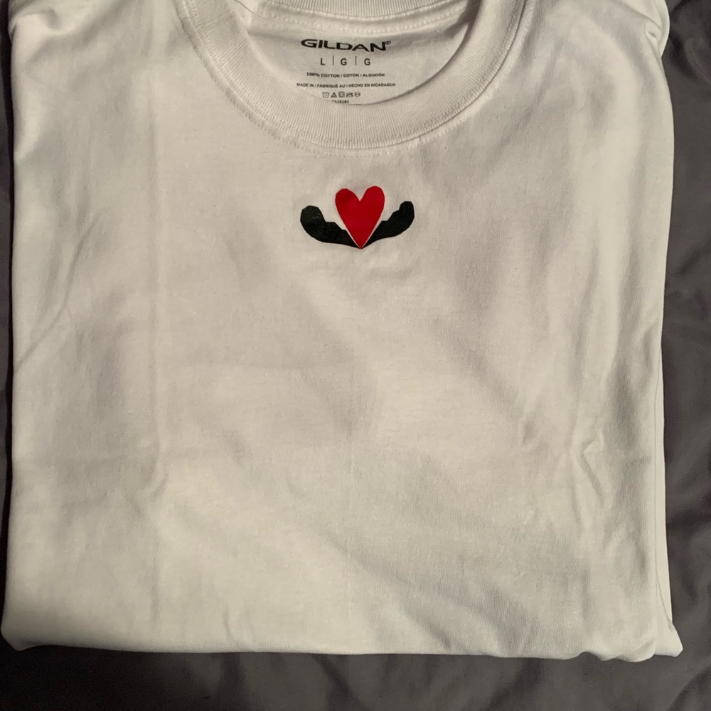 Mens T Shirt White/Blooming Heart Size Large